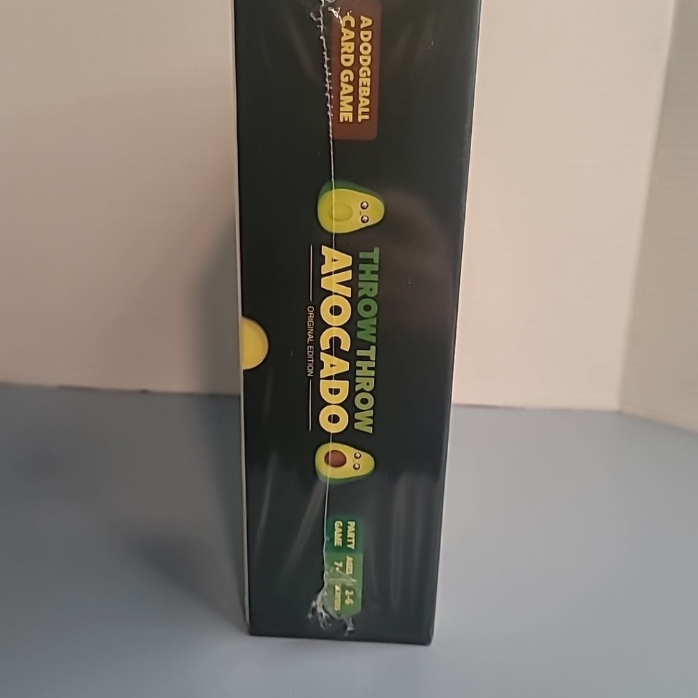 NIB Exploding Kittens Throw Throw Avocado Card Game With Flight Suit Ages 7 - Picture 4 of 4
